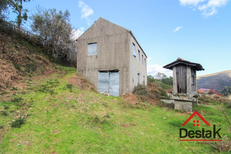 Terreno para Venda em Carvalhais e Candal Foto 1