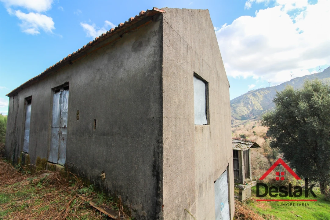 Terreno para Venda em Carvalhais e Candal Foto 5