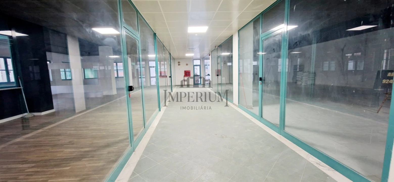 Loja para Arrendamento em Carregado e Cadafais Foto 10