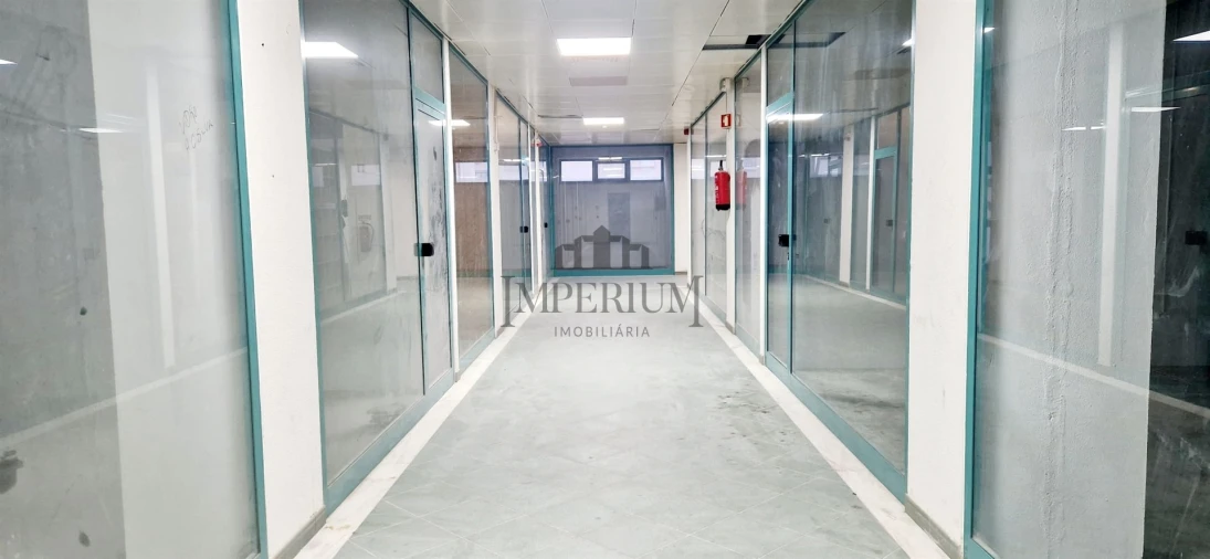 Loja para Arrendamento em Carregado e Cadafais Foto 4