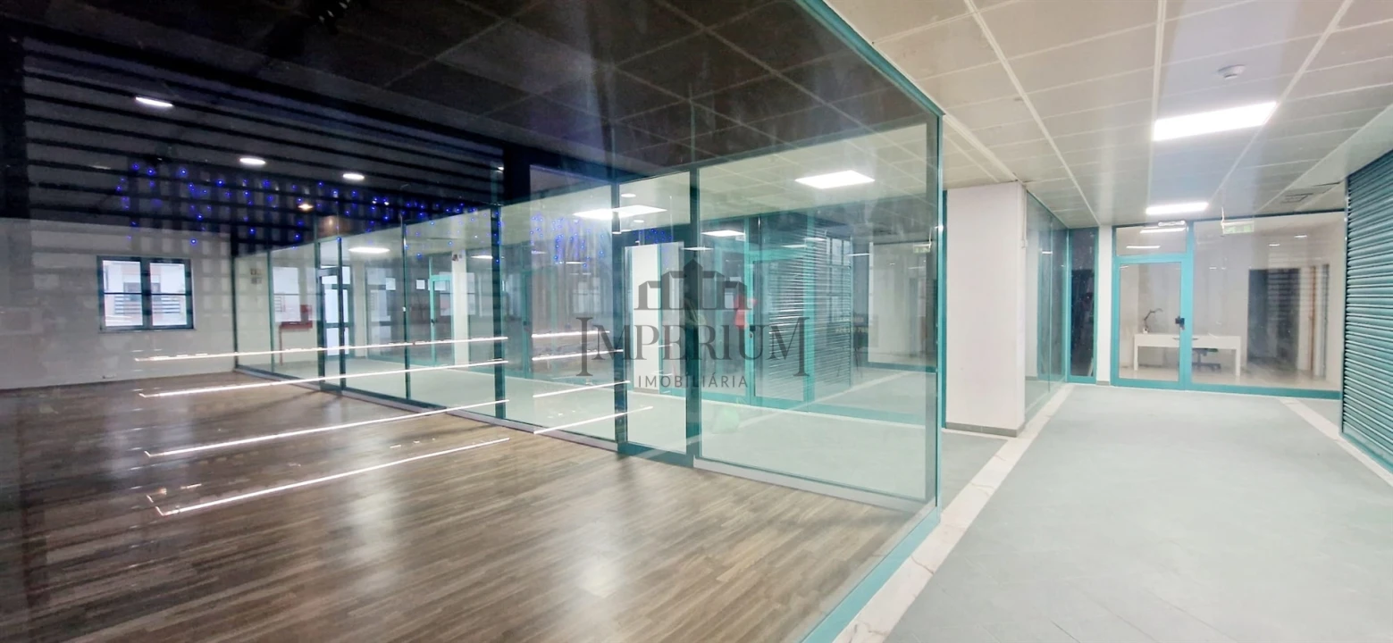 Loja para Arrendamento em Carregado e Cadafais Foto 7