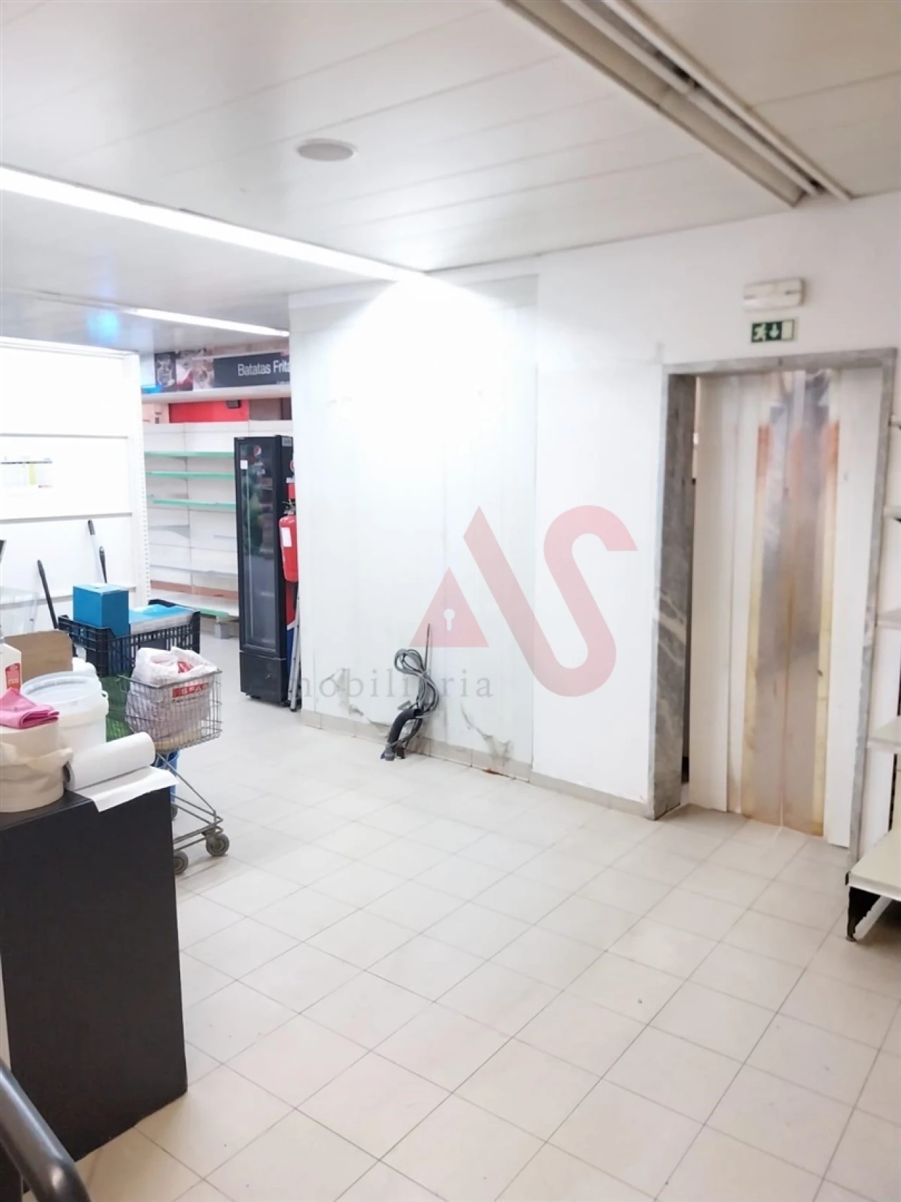 Loja para Arrendamento em Almada, Cova da Piedade, Pragal e Cacilhas Foto 12