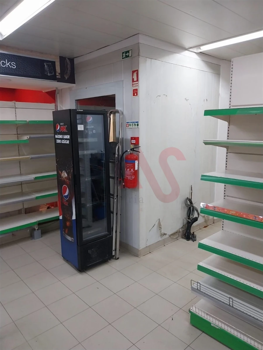 Loja para Arrendamento em Almada, Cova da Piedade, Pragal e Cacilhas Foto 8