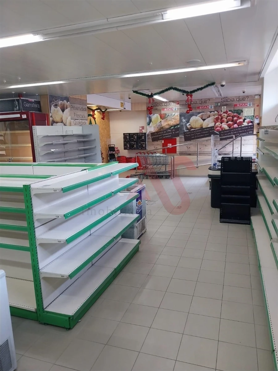 Loja para Arrendamento em Almada, Cova da Piedade, Pragal e Cacilhas Foto 9