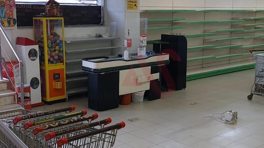 Loja para Arrendamento em Almada, Cova da Piedade, Pragal e Cacilhas