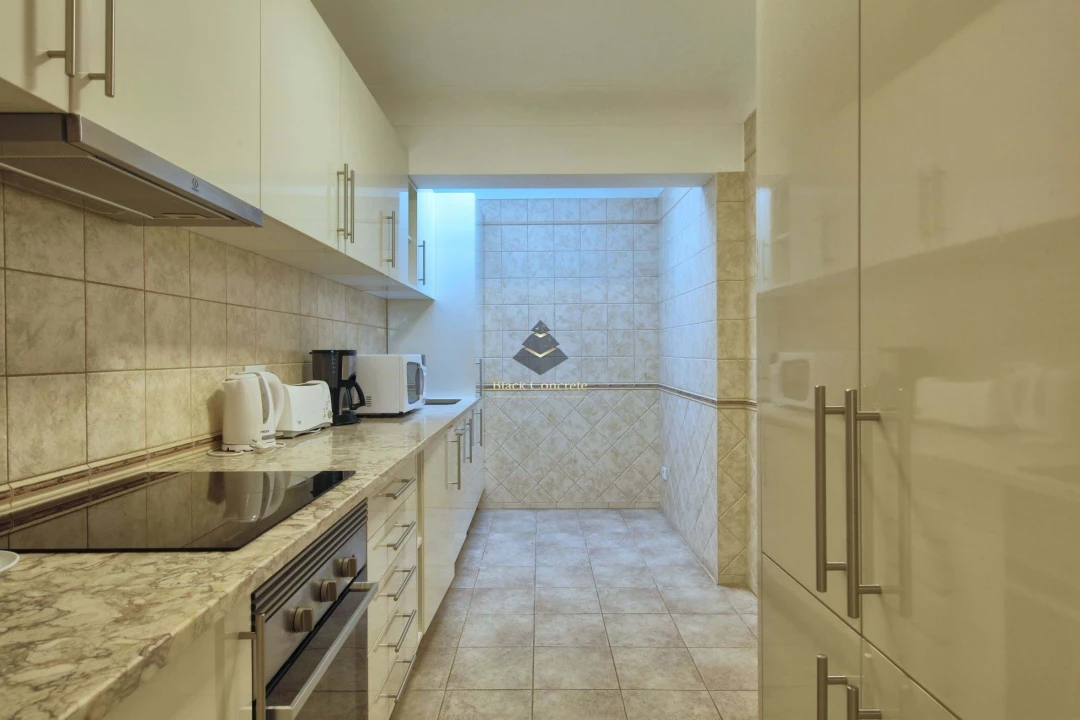 Apartamento T1 para Venda em Estômbar e Parchal Foto 11