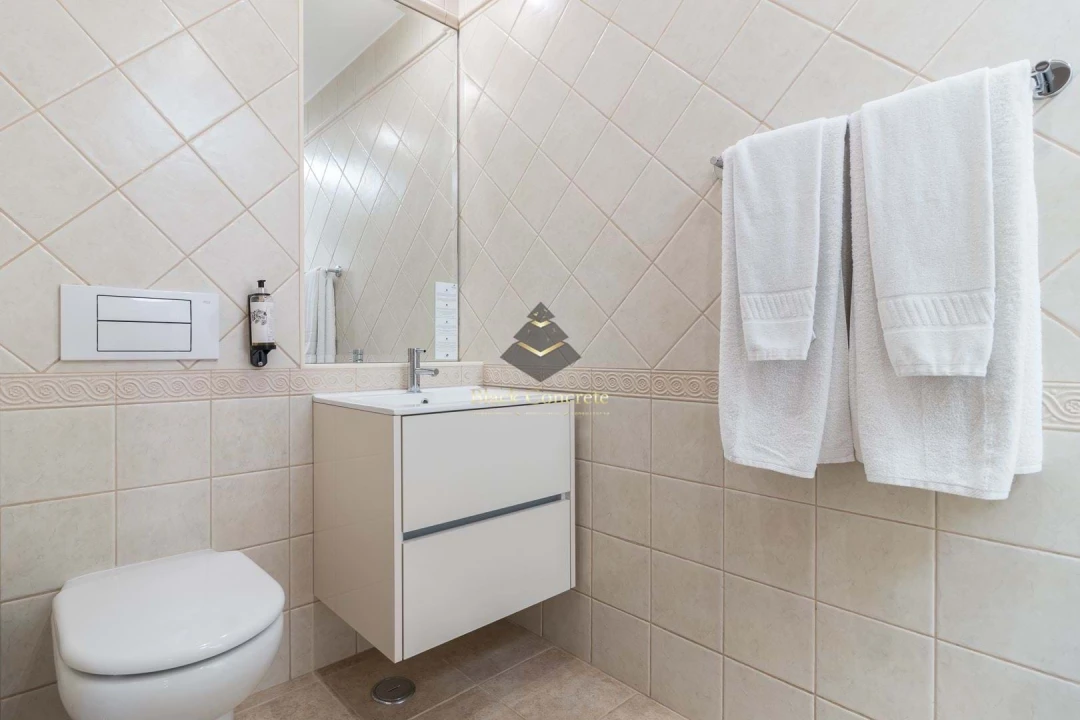 Apartamento T2 para Venda em Estômbar e Parchal Foto 12
