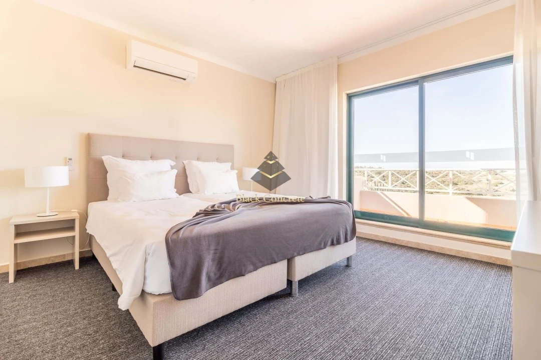 Apartamento T2 para Venda em Estômbar e Parchal Foto 4