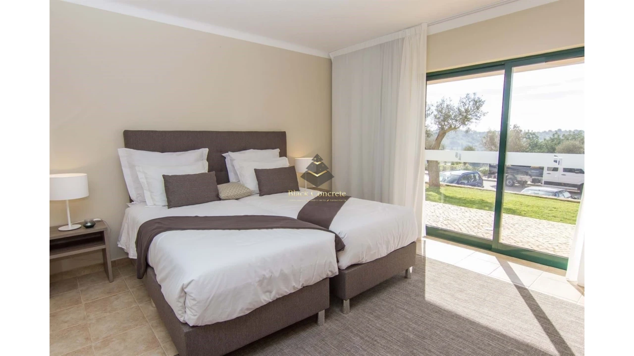 Apartamento T1 para Venda em Estômbar e Parchal Foto 3