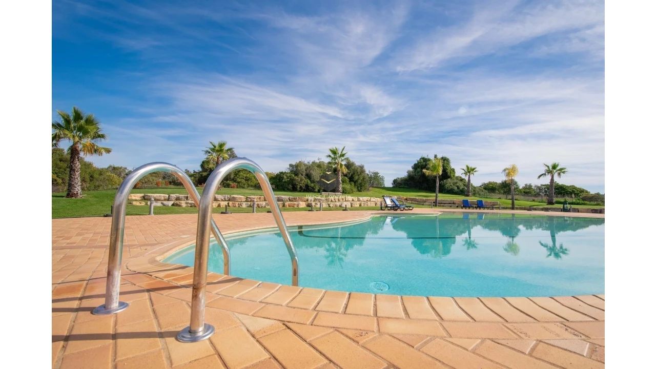 Apartamento T1 para Venda em Estômbar e Parchal Foto 1