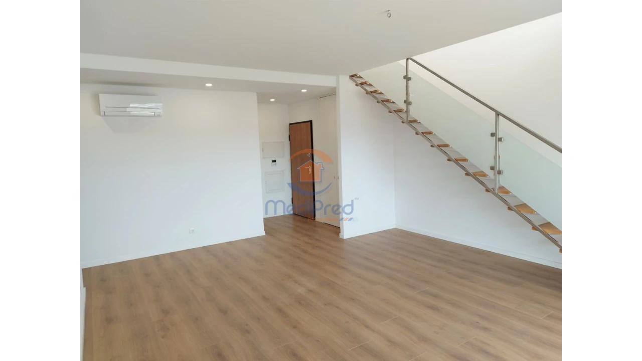 Apartamento T4 para Venda em Odivelas Foto 2