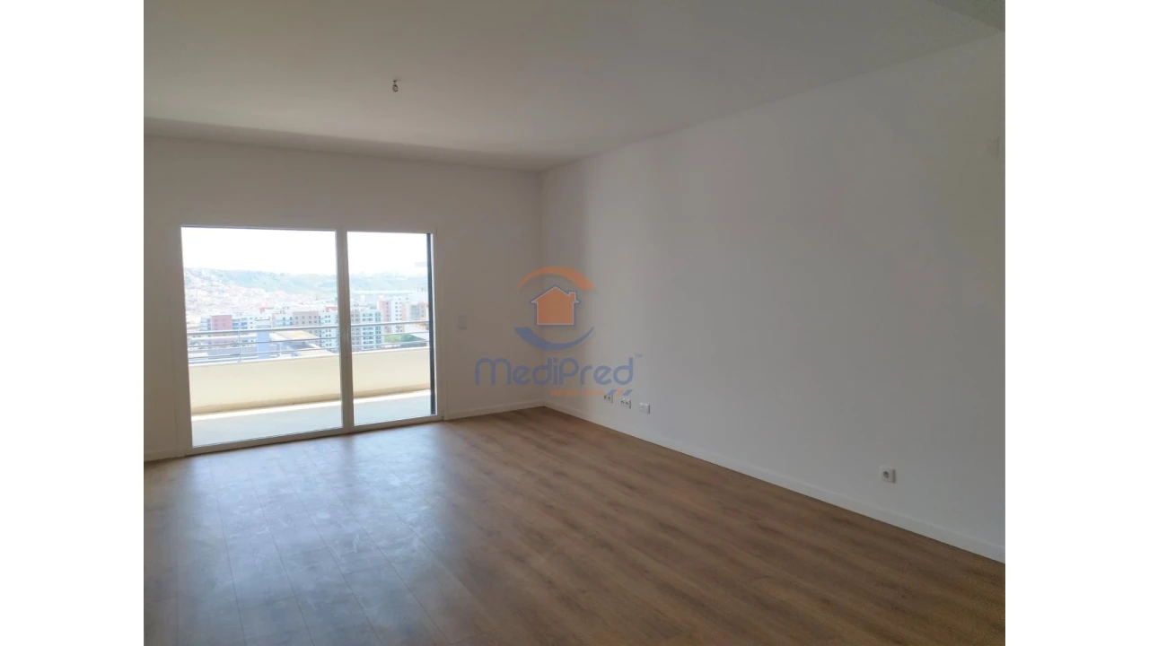 Apartamento T4 para Venda em Odivelas Foto 3