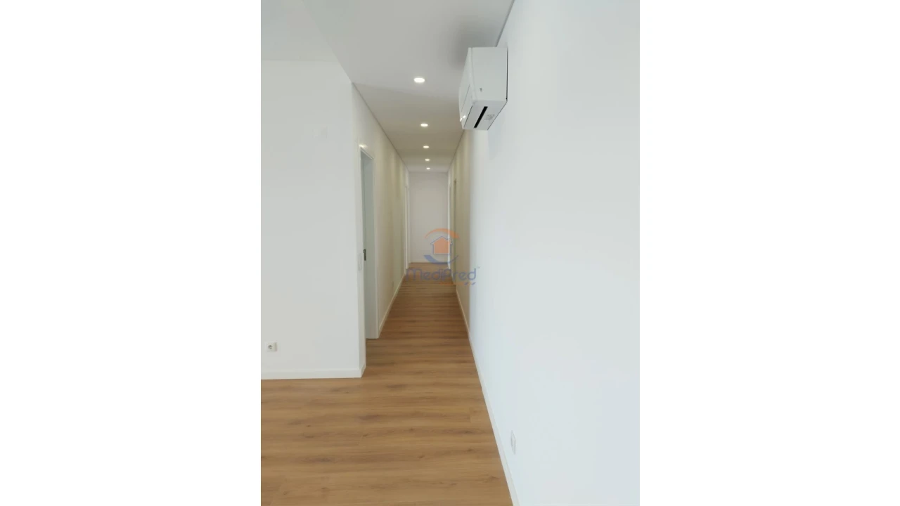 Apartamento T4 para Venda em Odivelas Foto 8
