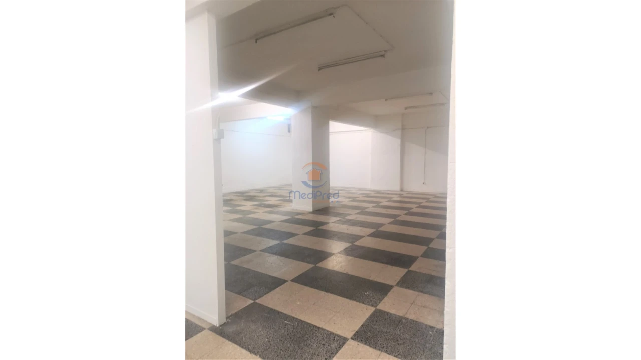 Loja para Venda em Pontinha e Famões Foto 7