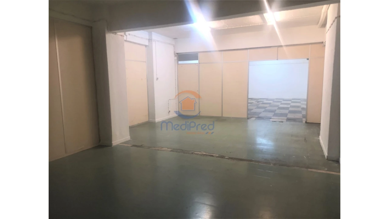 Loja para Venda em Pontinha e Famões Foto 8