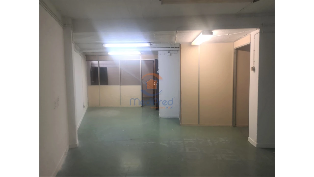 Loja para Venda em Pontinha e Famões Foto 9