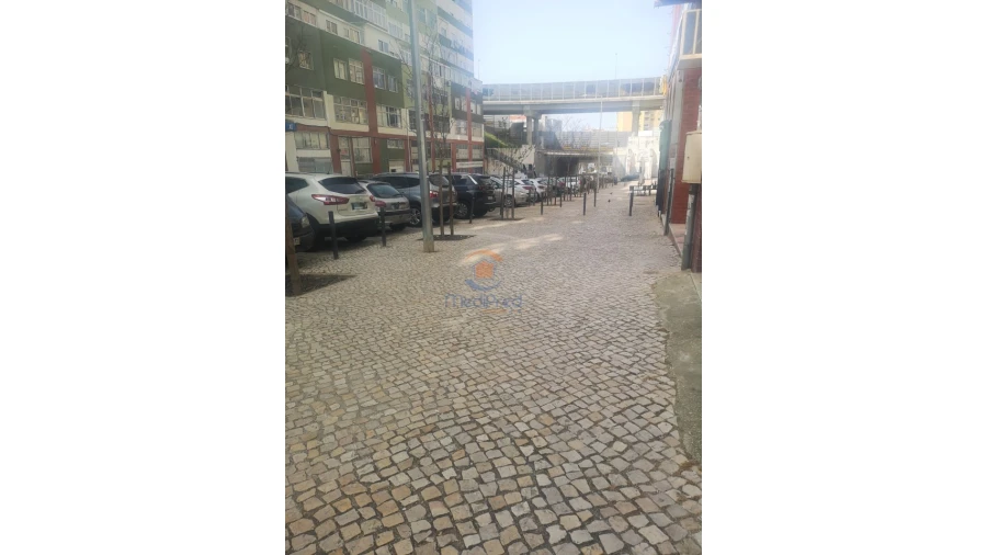 Loja para Venda em Pontinha e Famões Foto 2