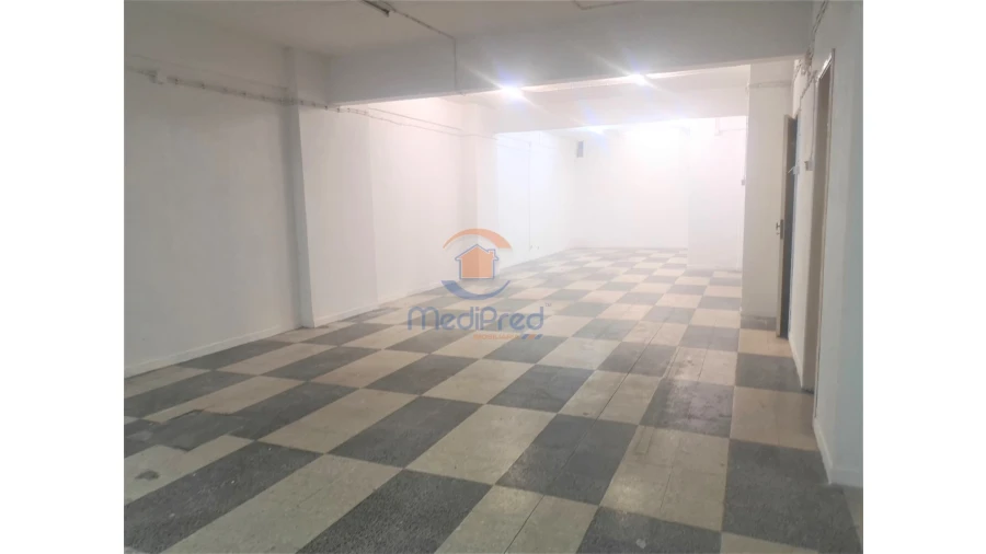 Loja para Venda em Pontinha e Famões Foto 6