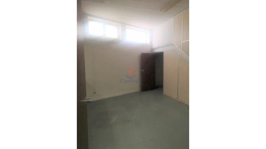 Loja para Venda em Pontinha e Famões Foto 10