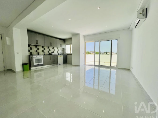 Apartamento T2 para Venda em Quarteira Foto 3