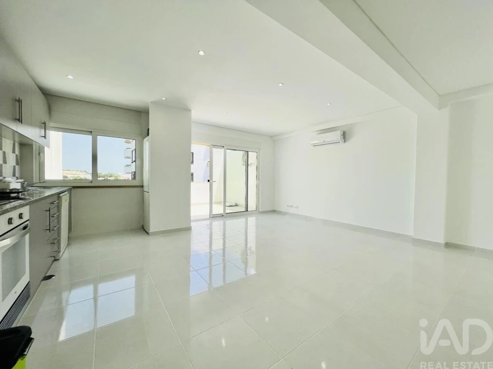 Apartamento T2 para Venda em Quarteira Foto 2