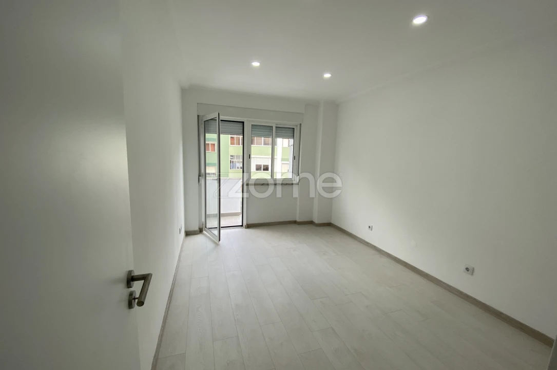 Prédio para Venda em Agualva e Mira-Sintra Foto 5