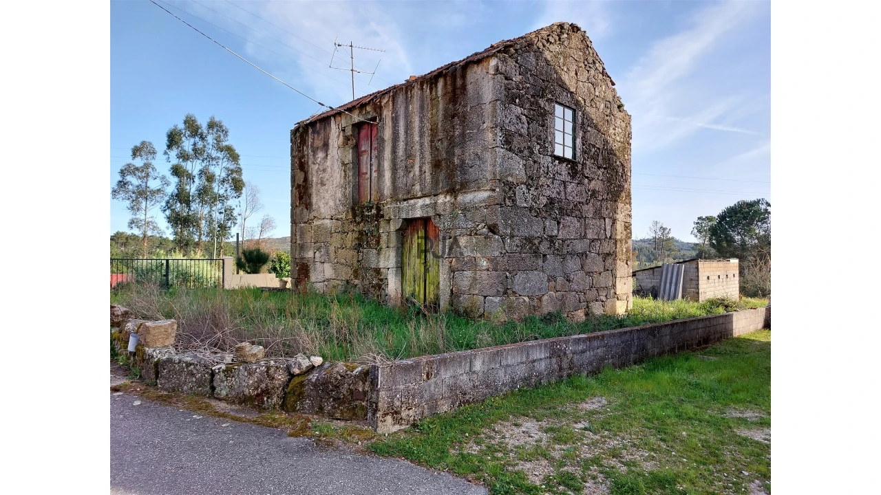 Moradia T1 para Venda em Fornos de Maceira Dão Foto 2