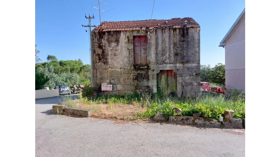Moradia T1 para Venda em Fornos de Maceira Dão Foto 1