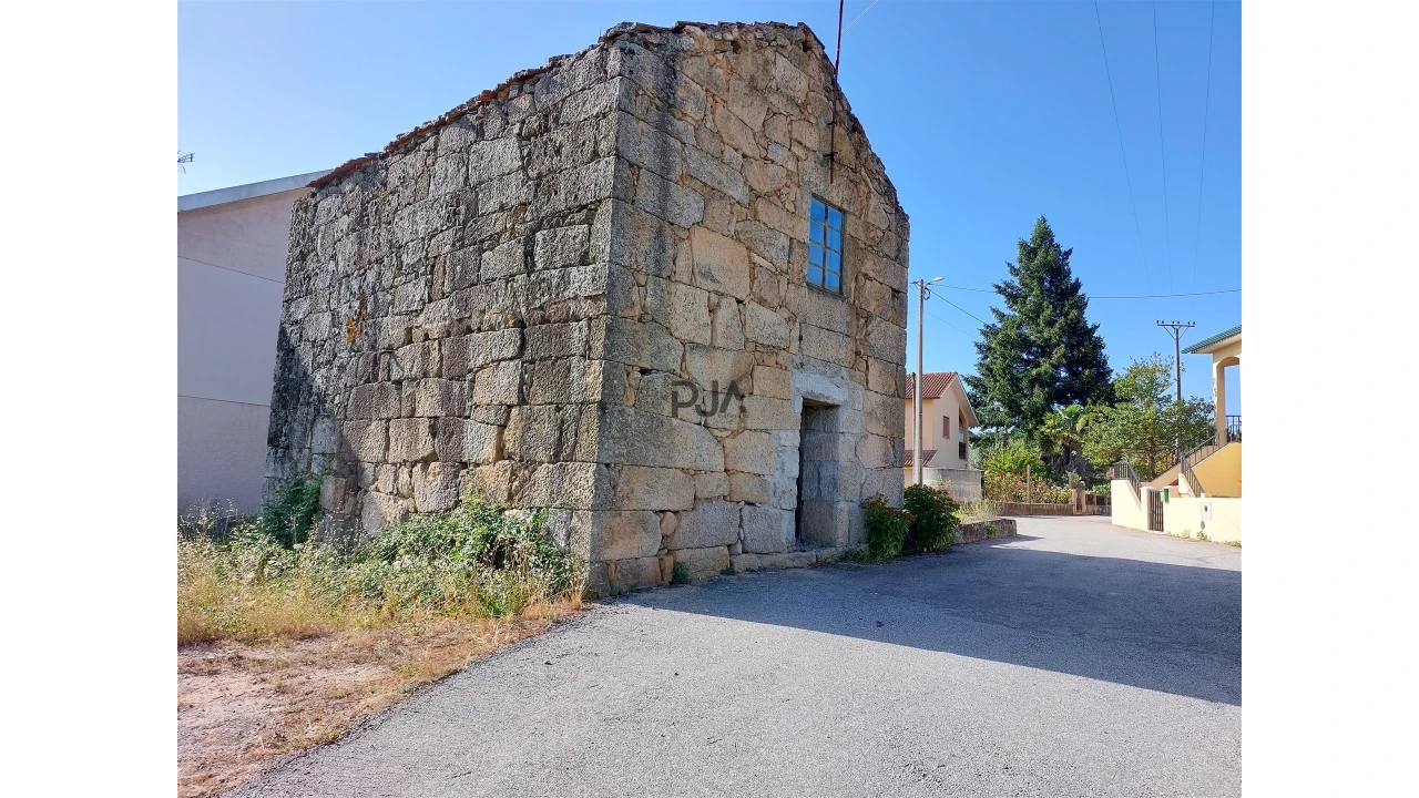 Moradia T1 para Venda em Fornos de Maceira Dão Foto 3