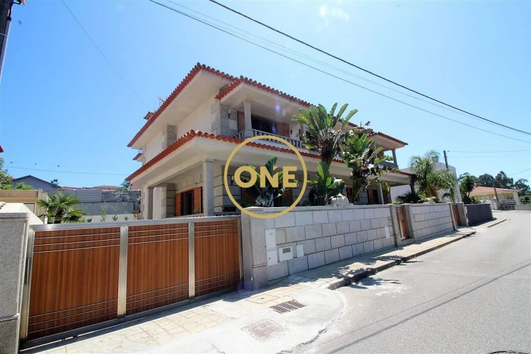 Moradia T4 para Venda em Gondifelos, Cavalões e Outiz Foto 23
