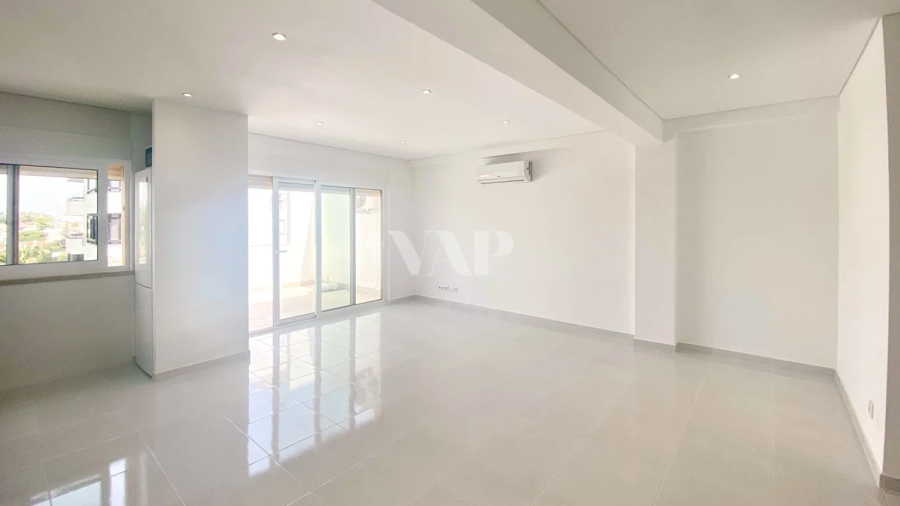 Apartamento T2 para Venda em Quarteira Foto 6