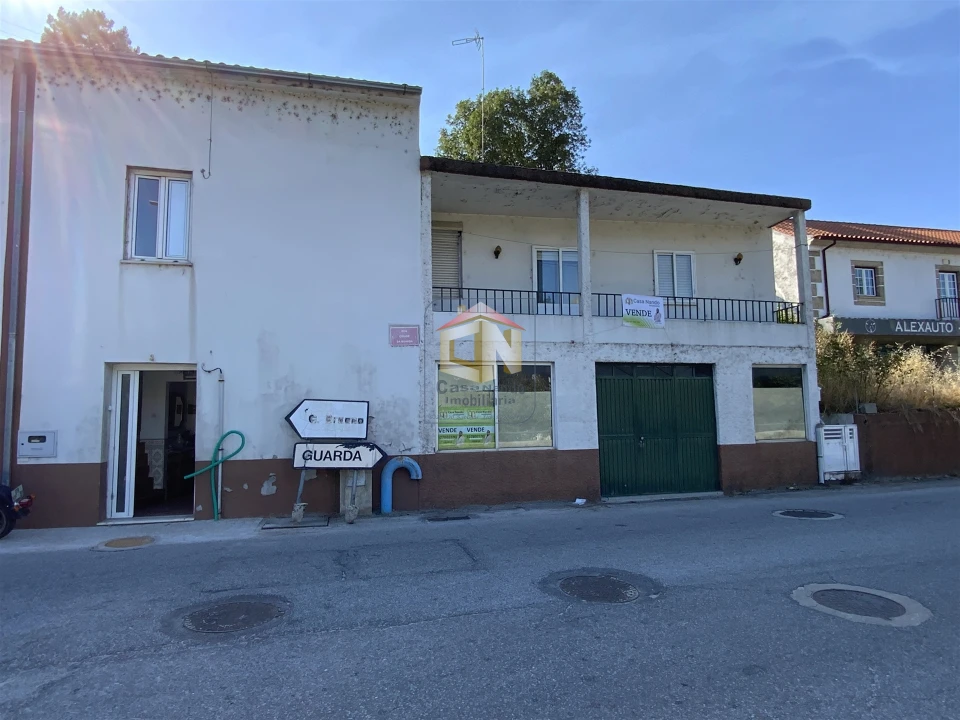 Moradia T2 para Venda em Sabugal e Aldeia de Santo António Foto 1