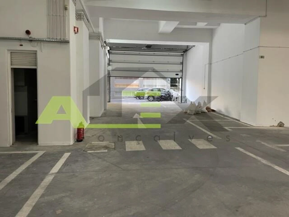 Garagem para Arrendamento em Arroios Foto 3