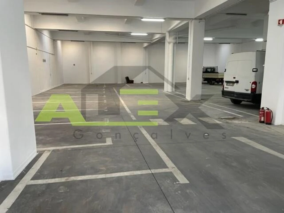 Garagem para Arrendamento em Arroios Foto 5