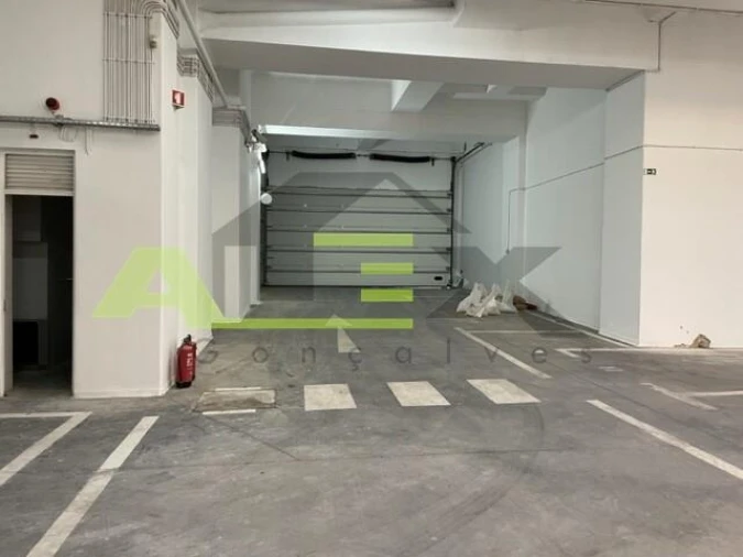 Garagem para Arrendamento em Arroios Foto 2