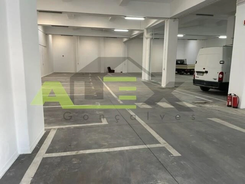 Garagem para Arrendamento em Arroios Foto 4
