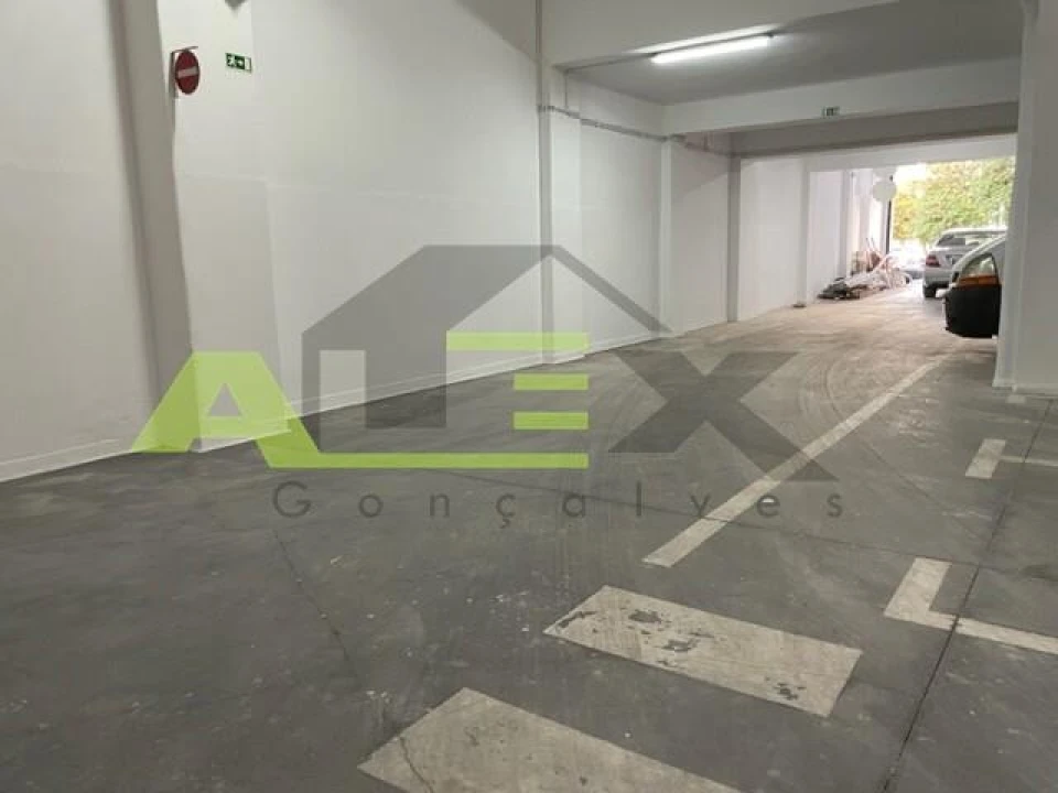 Garagem para Arrendamento em Arroios Foto 9