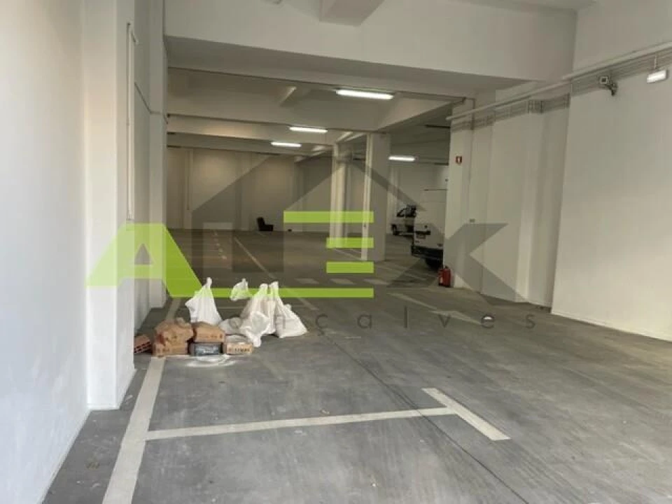 Garagem para Arrendamento em Arroios Foto 6