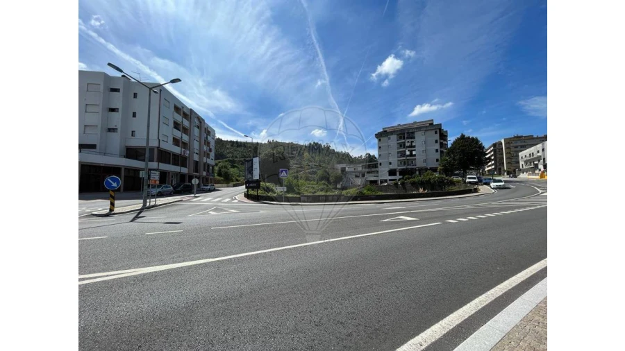 Terreno para Venda em Rebordosa Foto 1