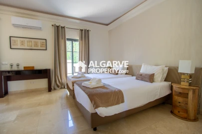 Moradia T5 para Venda em Almancil