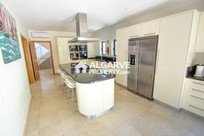 Moradia T5 para Venda em Almancil