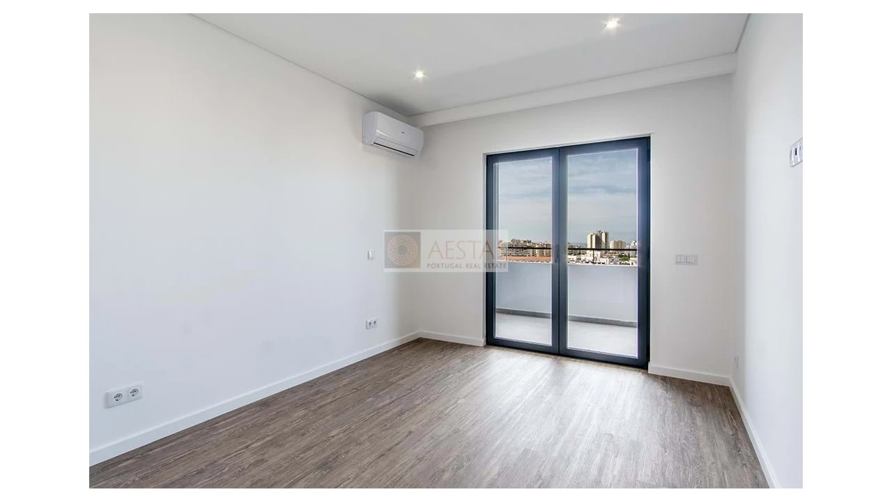 Apartamento T2 para Venda em Portimão Foto 9