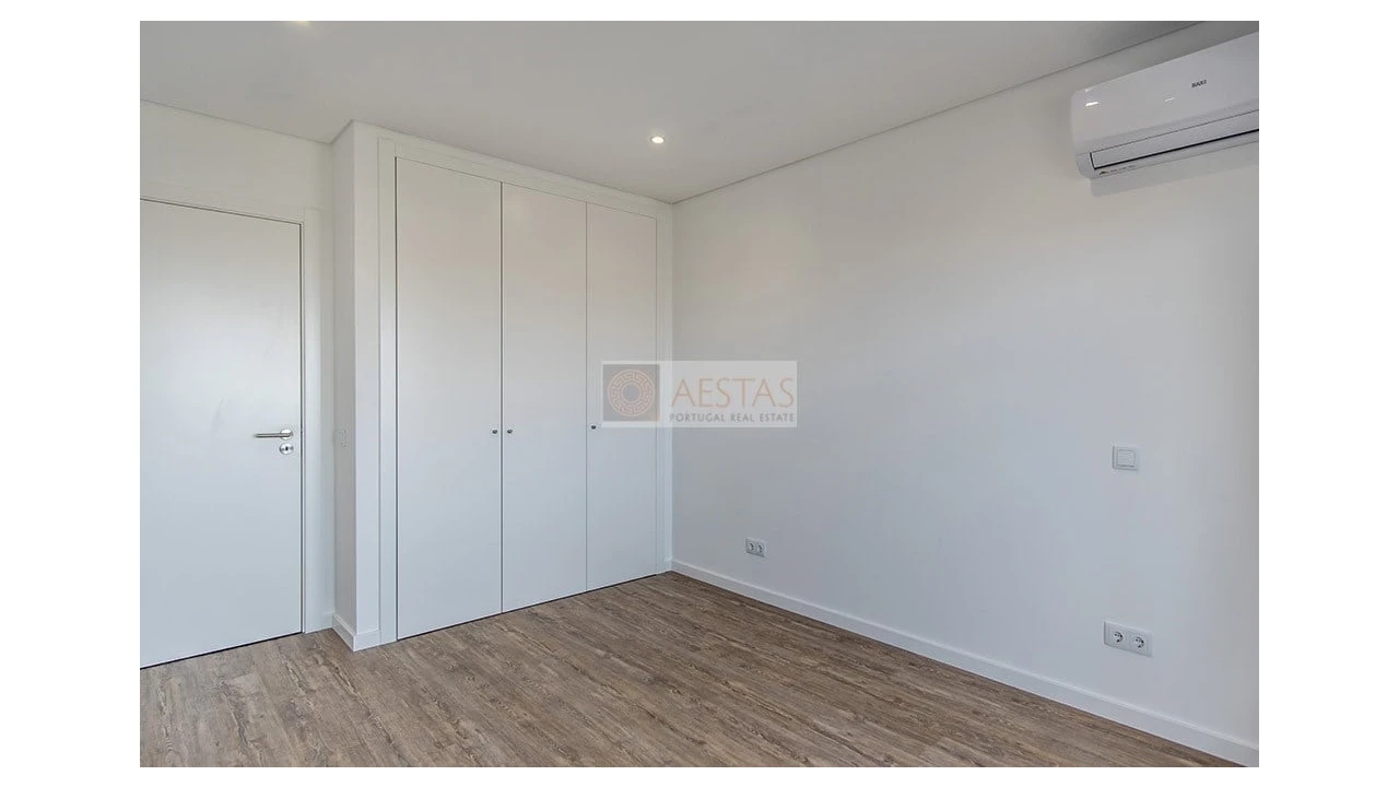 Apartamento T2 para Venda em Portimão Foto 7