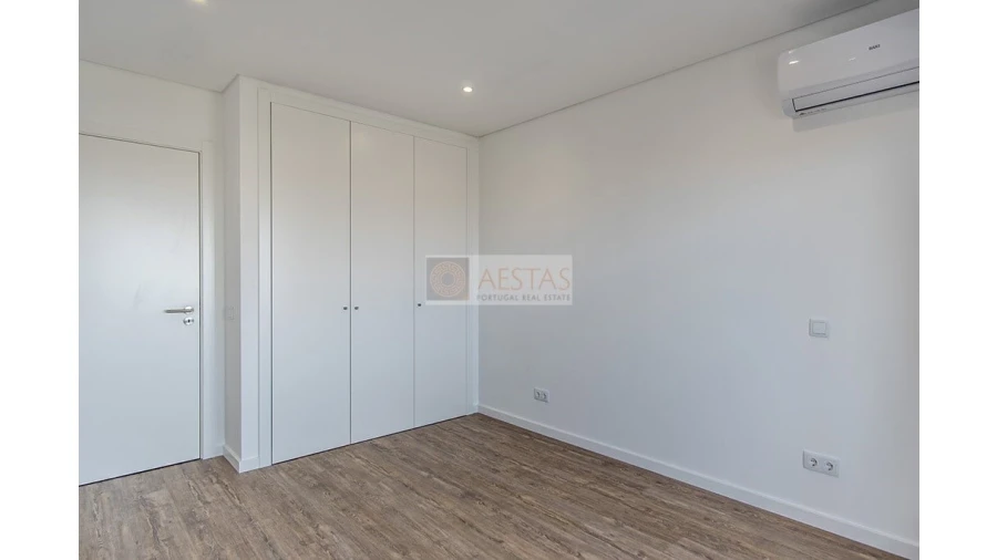 Apartamento T2 para Venda em Portimão Foto 7
