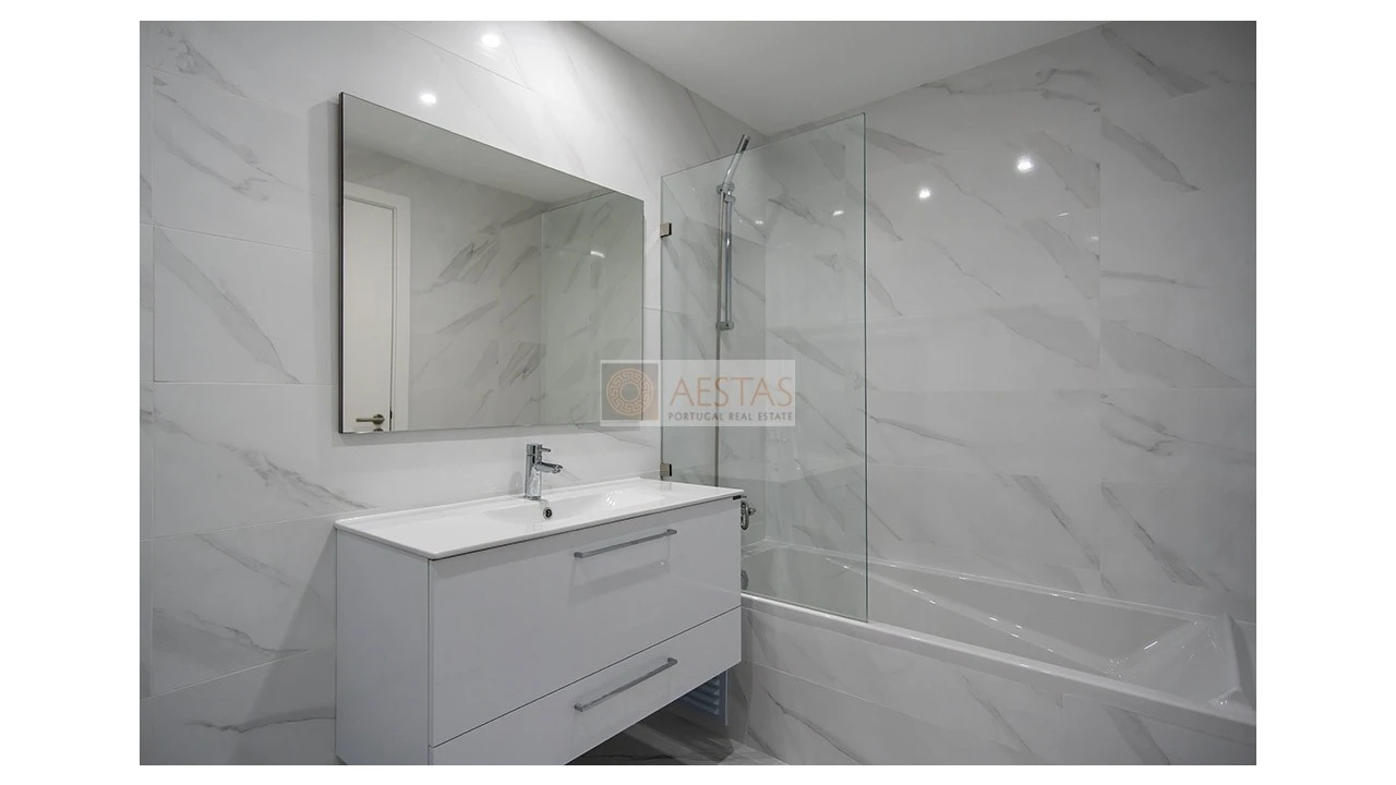 Apartamento T2 para Venda em Portimão Foto 5