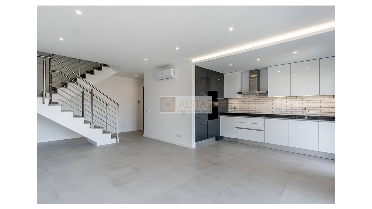 Apartamento T2 para Venda em Portimão Foto 2
