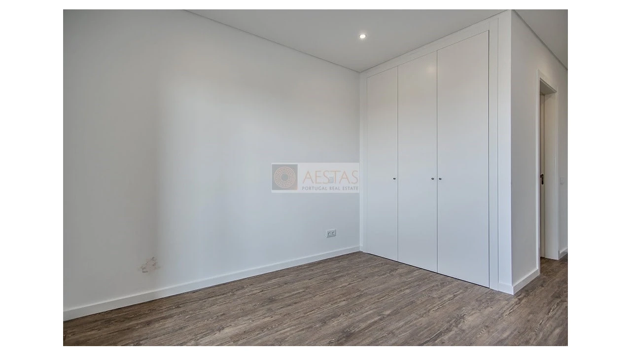 Apartamento T2 para Venda em Portimão Foto 10
