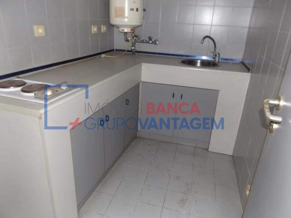 Loja para Venda em Amiais de Baixo Foto 5