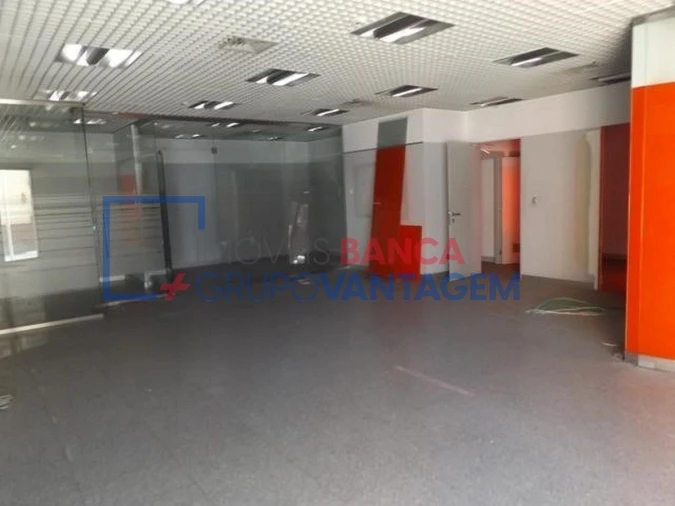 Loja para Venda em Amiais de Baixo Foto 4