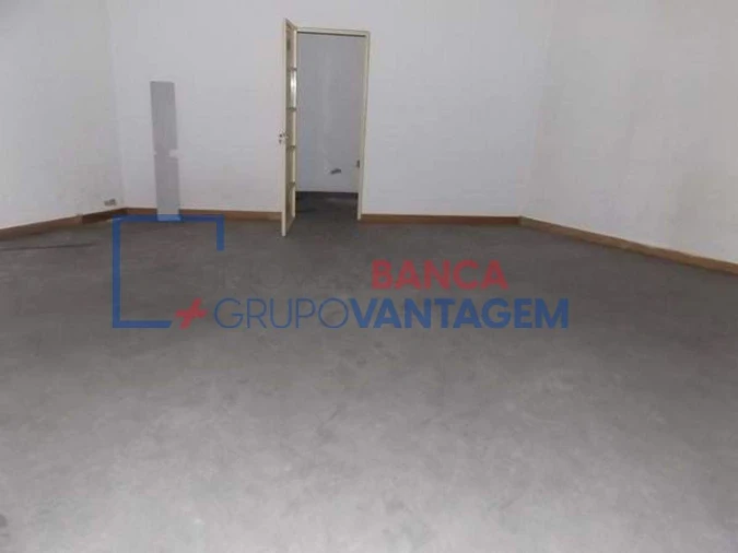 Loja para Venda em Amiais de Baixo Foto 6